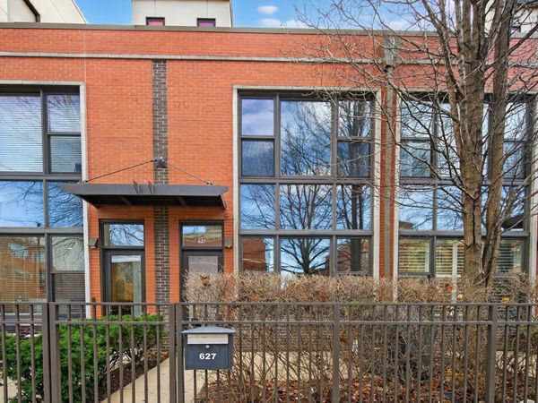 627 W Oak Street, Chicago, IL 60610