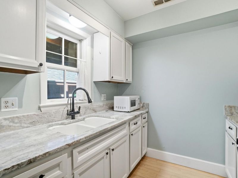 253 E Kossuth Street, Unit 253-H, Columbus, OH 43206 Photo 9