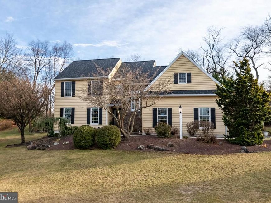 140 Meadow View Drive, Reading, PA 19605 Main Photo