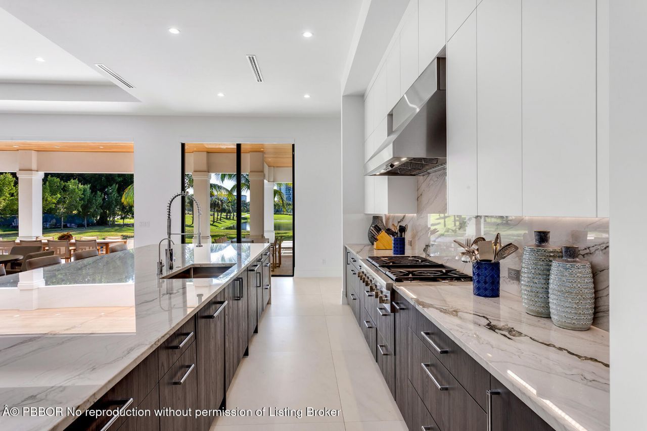 2719 Embassy Drive, West Palm Beach, FL 33401 Photo