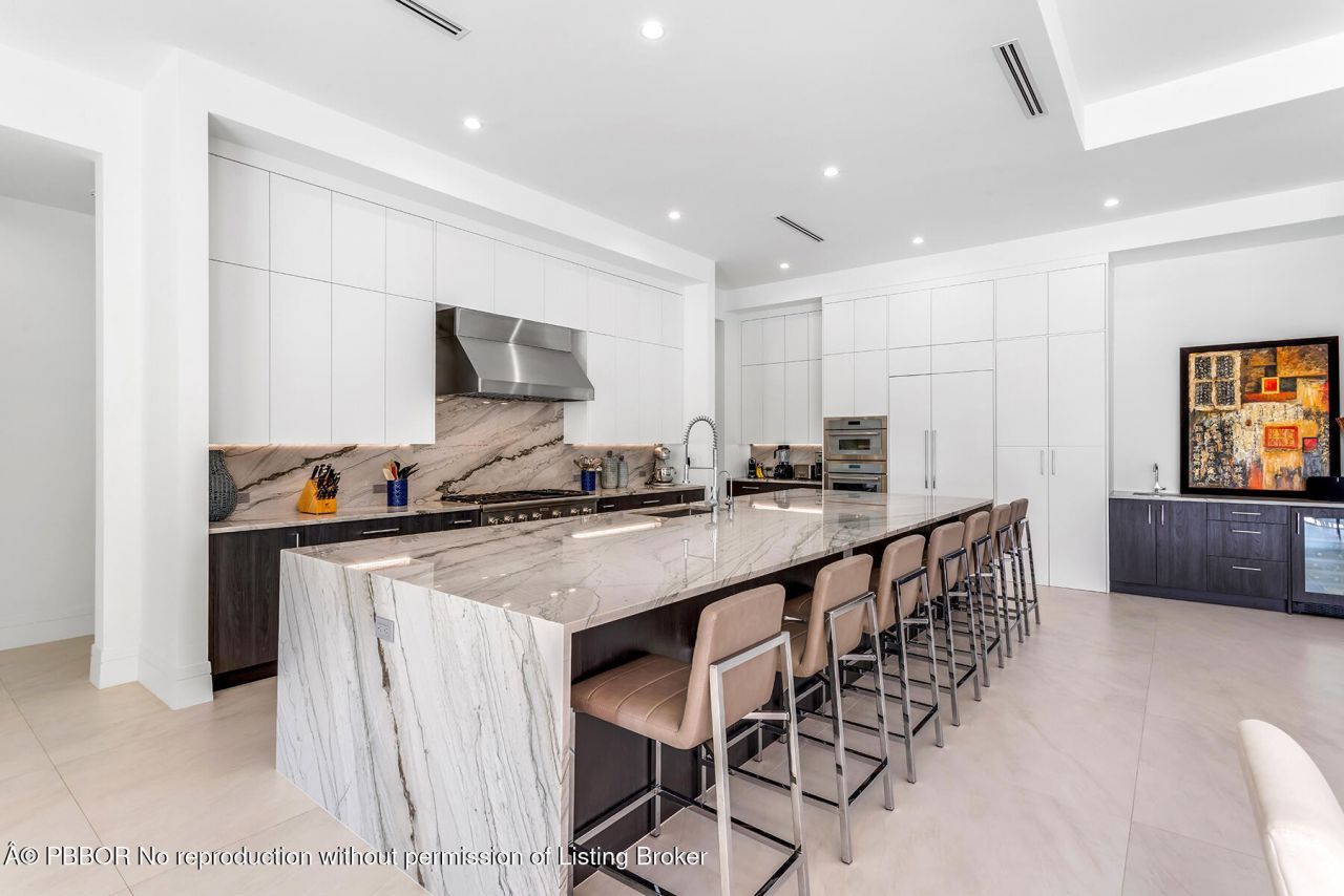 2719 Embassy Drive, West Palm Beach, FL 33401 Photo