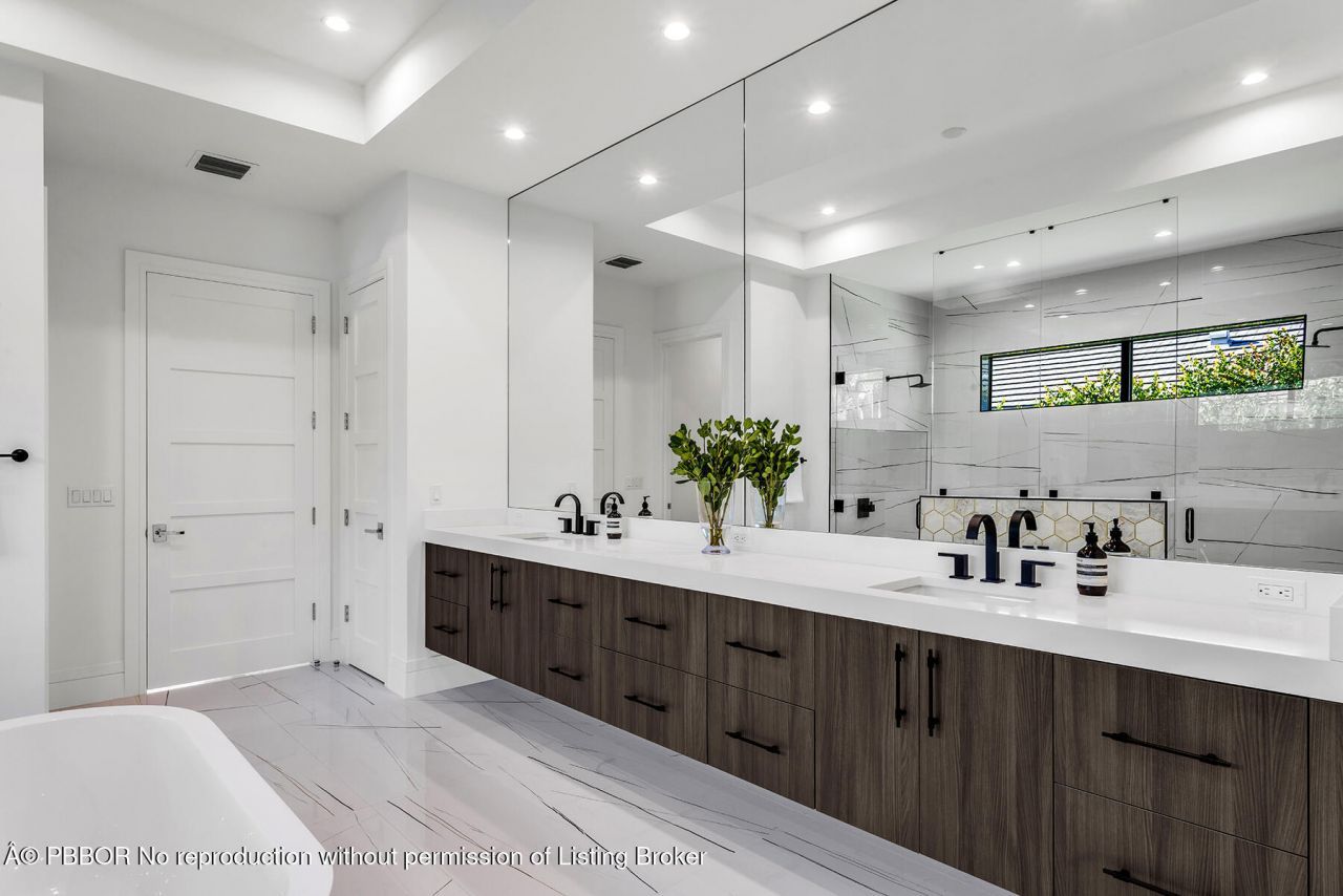 2719 Embassy Drive, West Palm Beach, FL 33401 Photo