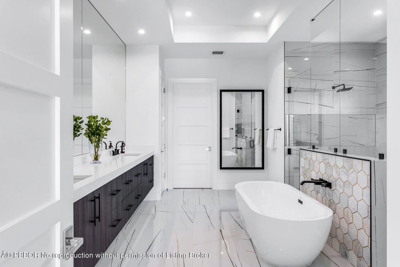 2719 Embassy Drive, West Palm Beach, FL 33401 Photo