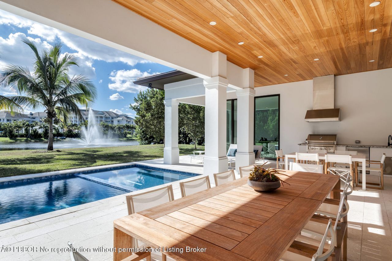 2719 Embassy Drive, West Palm Beach, FL 33401 Photo