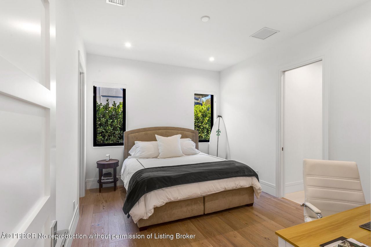 2719 Embassy Drive, West Palm Beach, FL 33401 Photo