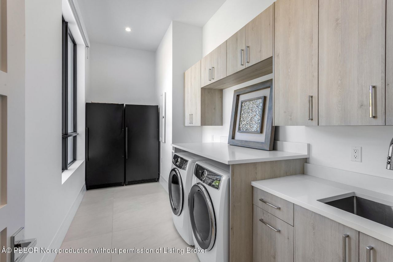 2719 Embassy Drive, West Palm Beach, FL 33401 Photo