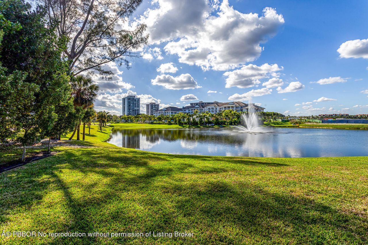 2719 Embassy Drive, West Palm Beach, FL 33401 Photo