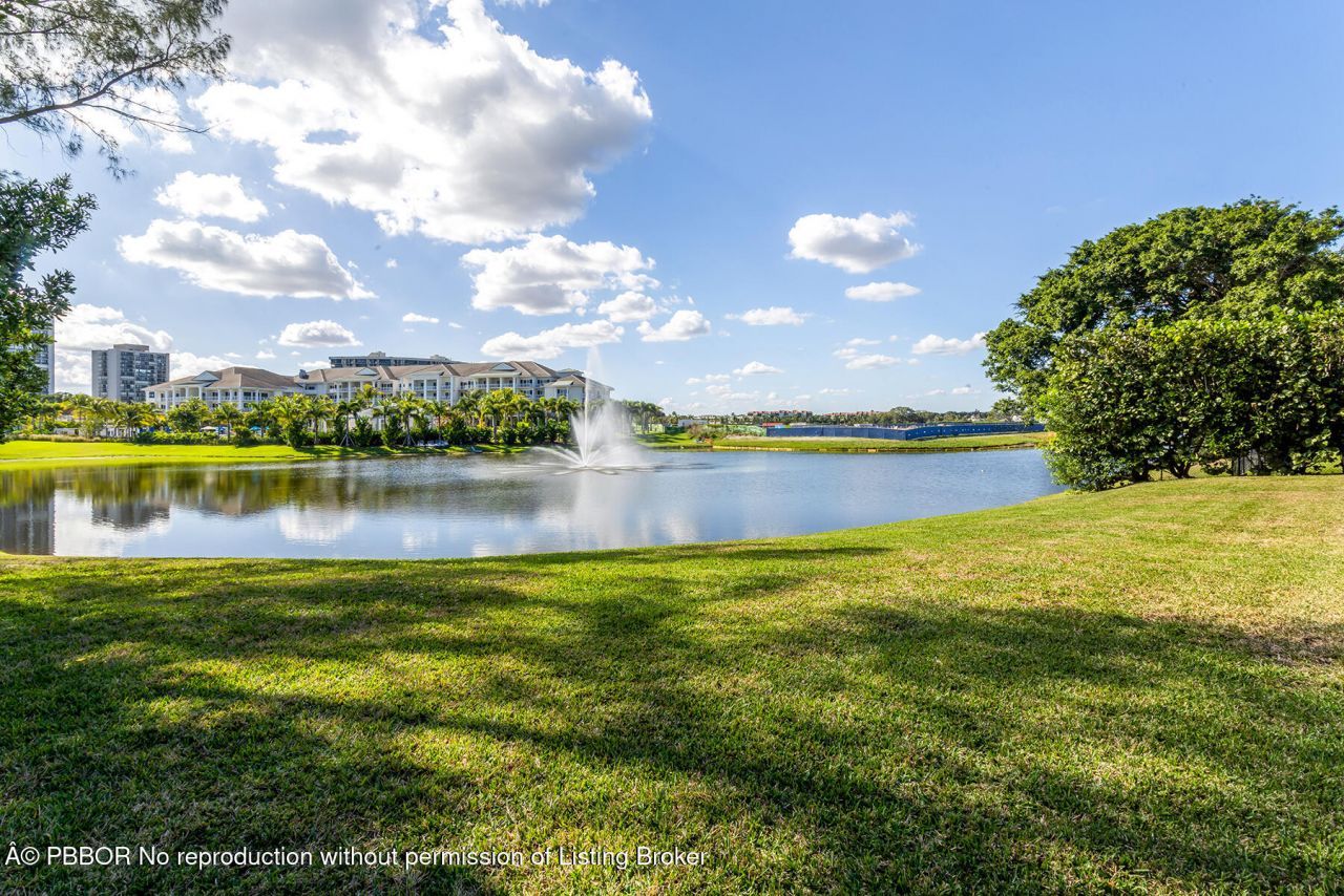 2719 Embassy Drive, West Palm Beach, FL 33401 Photo