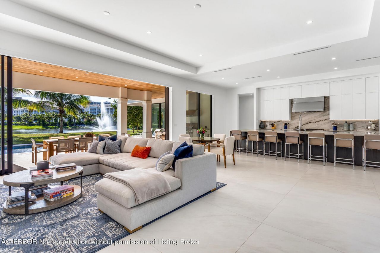 2719 Embassy Drive, West Palm Beach, FL 33401 Photo