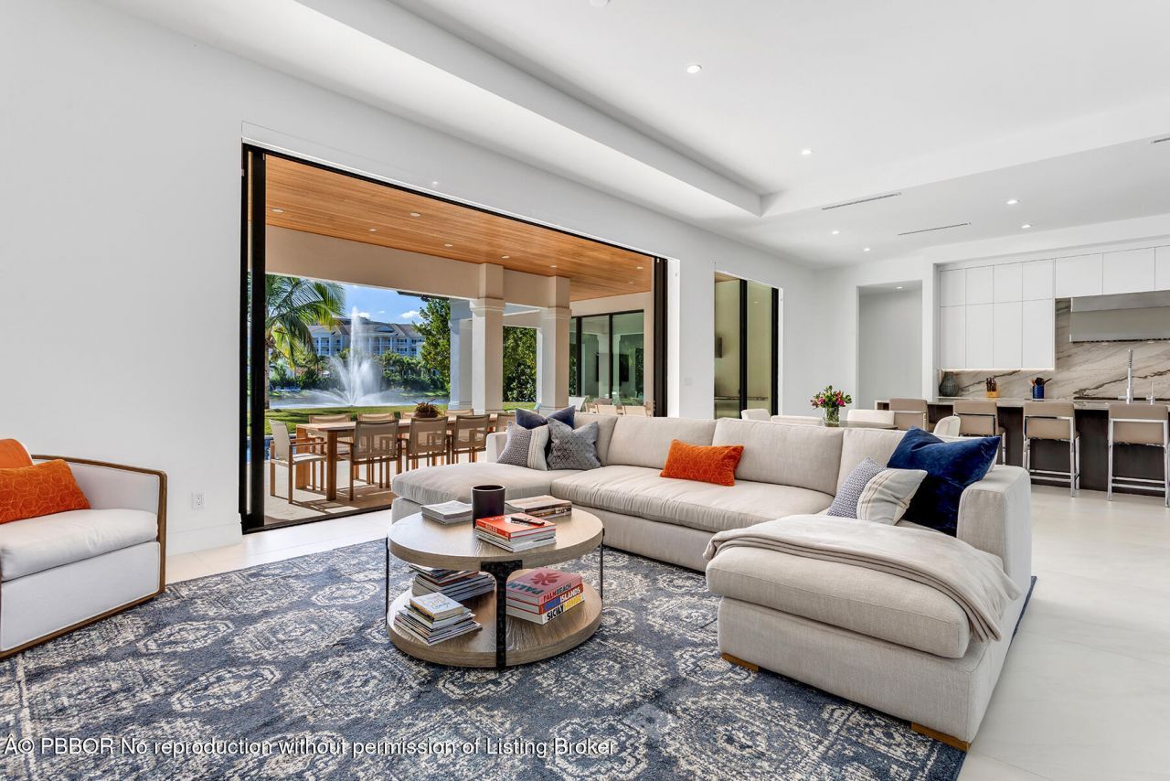 2719 Embassy Drive, West Palm Beach, FL 33401 Photo