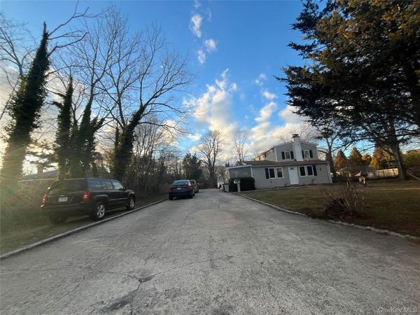 84 Oakwood Avenue, Bayport, NY 11705