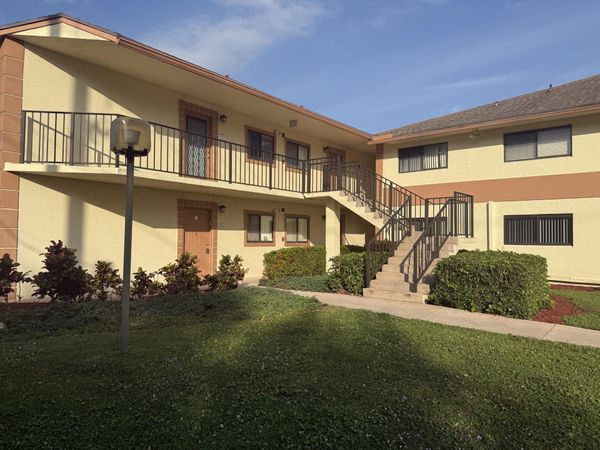 15401 Pembridge Avenue, Unit 38, Delray Beach, FL 33484