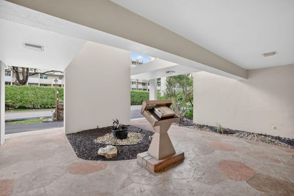 1700 SE 15th Street, Unit 308, Fort Lauderdale, FL 33316 Photo