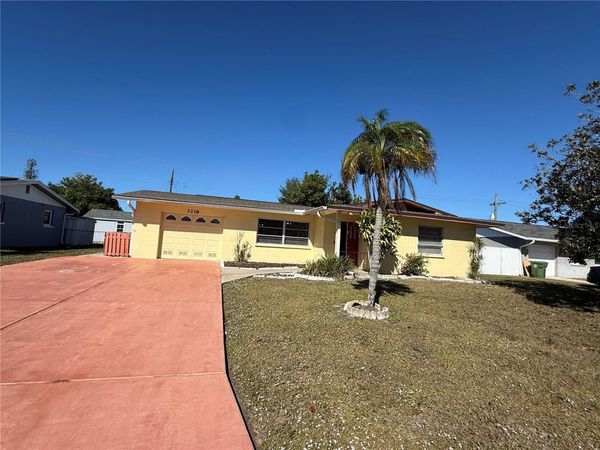 3218 OXFORD DRIVE W, BRADENTON, FL 34205