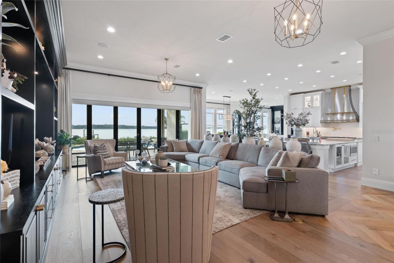 732 Shore Drive E, Oldsmar, FL 34677 Photo