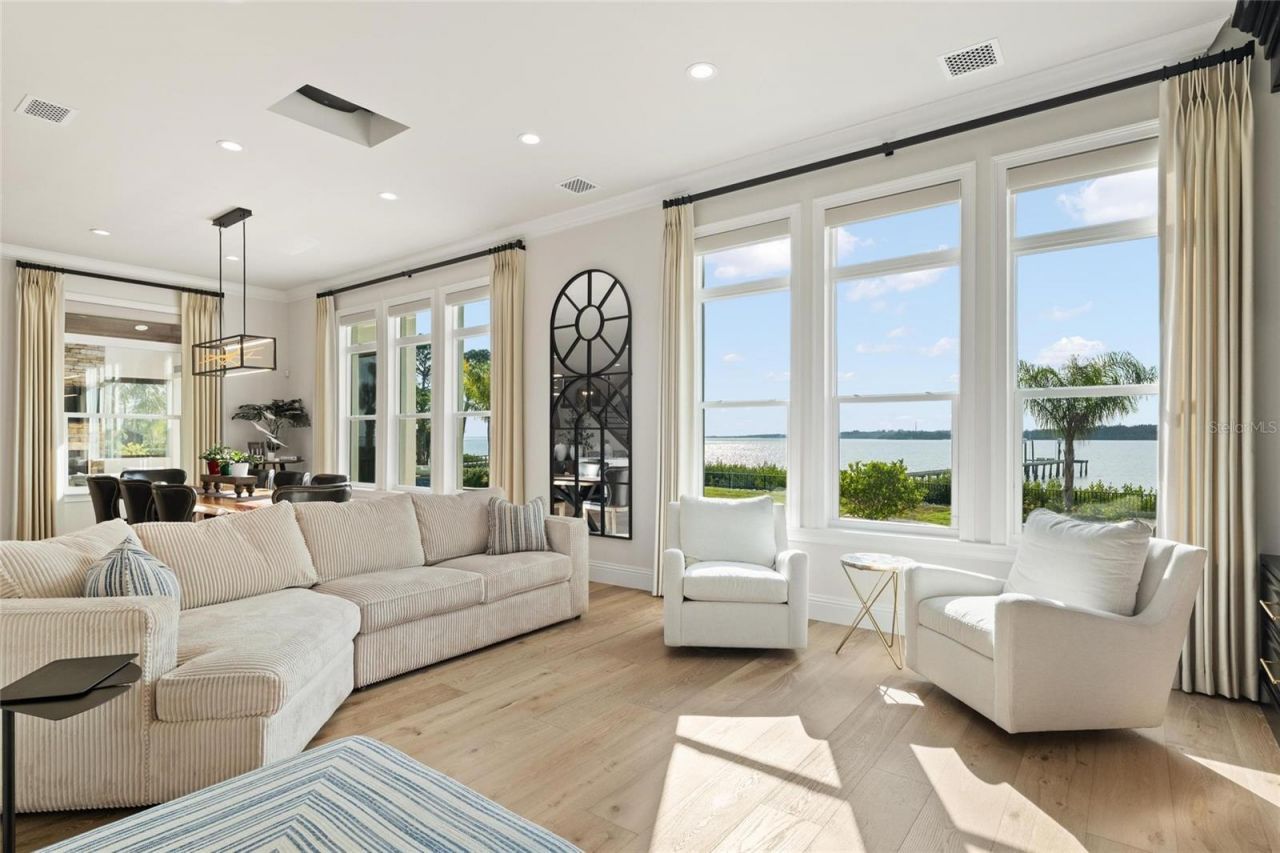 732 Shore Drive E, Oldsmar, FL 34677 Photo