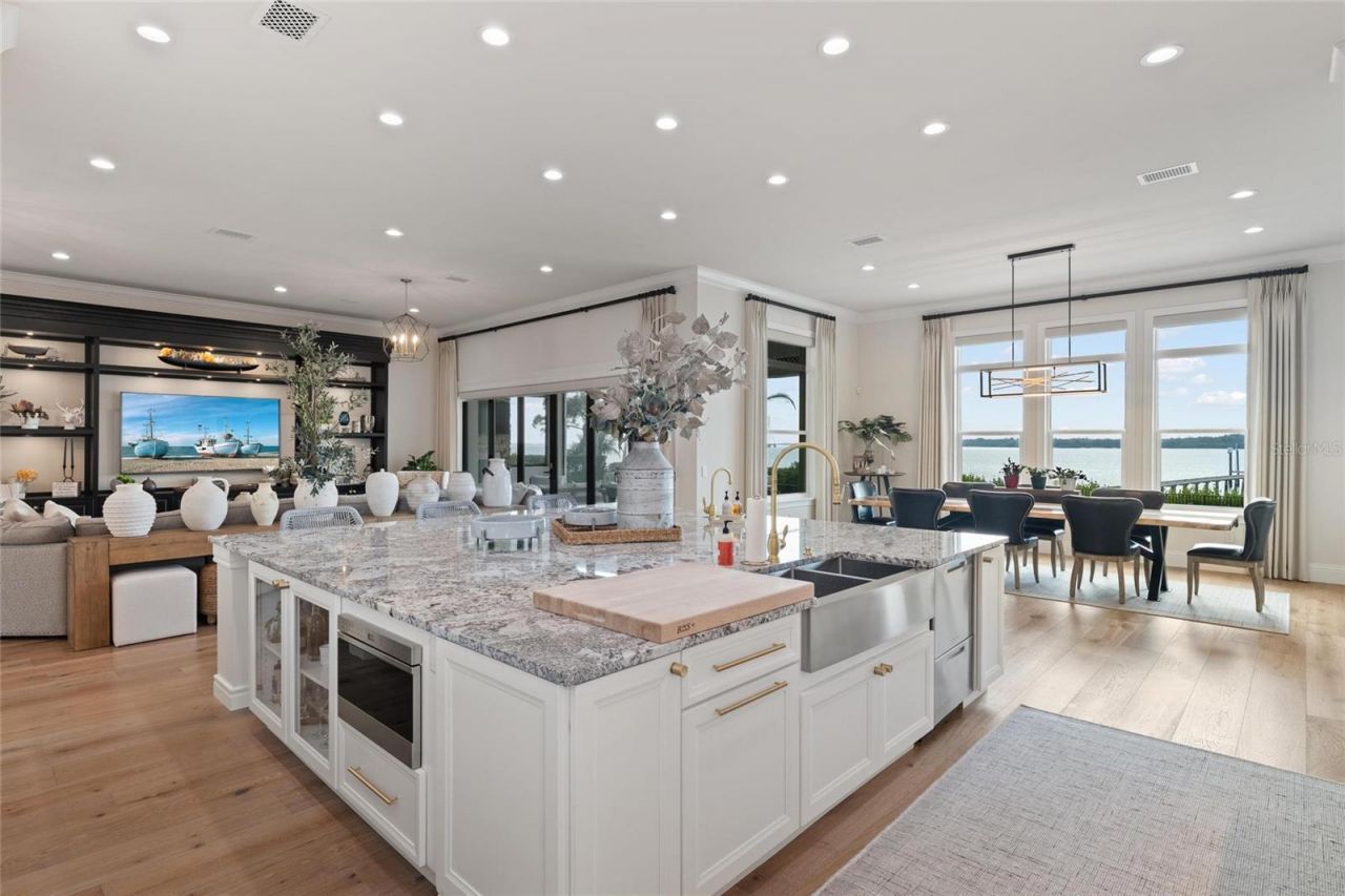 732 Shore Drive E, Oldsmar, FL 34677 Photo