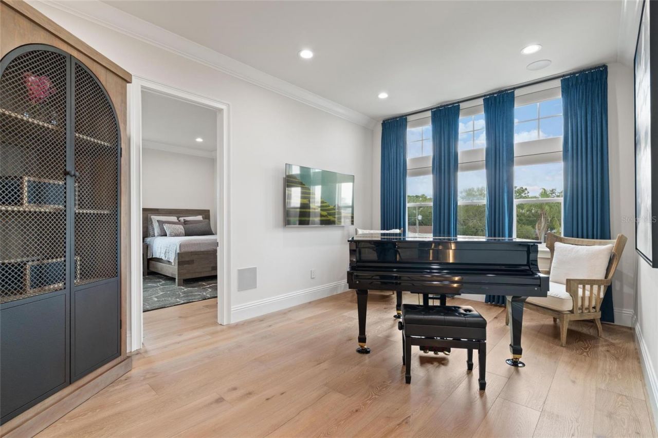 732 Shore Drive E, Oldsmar, FL 34677 Photo