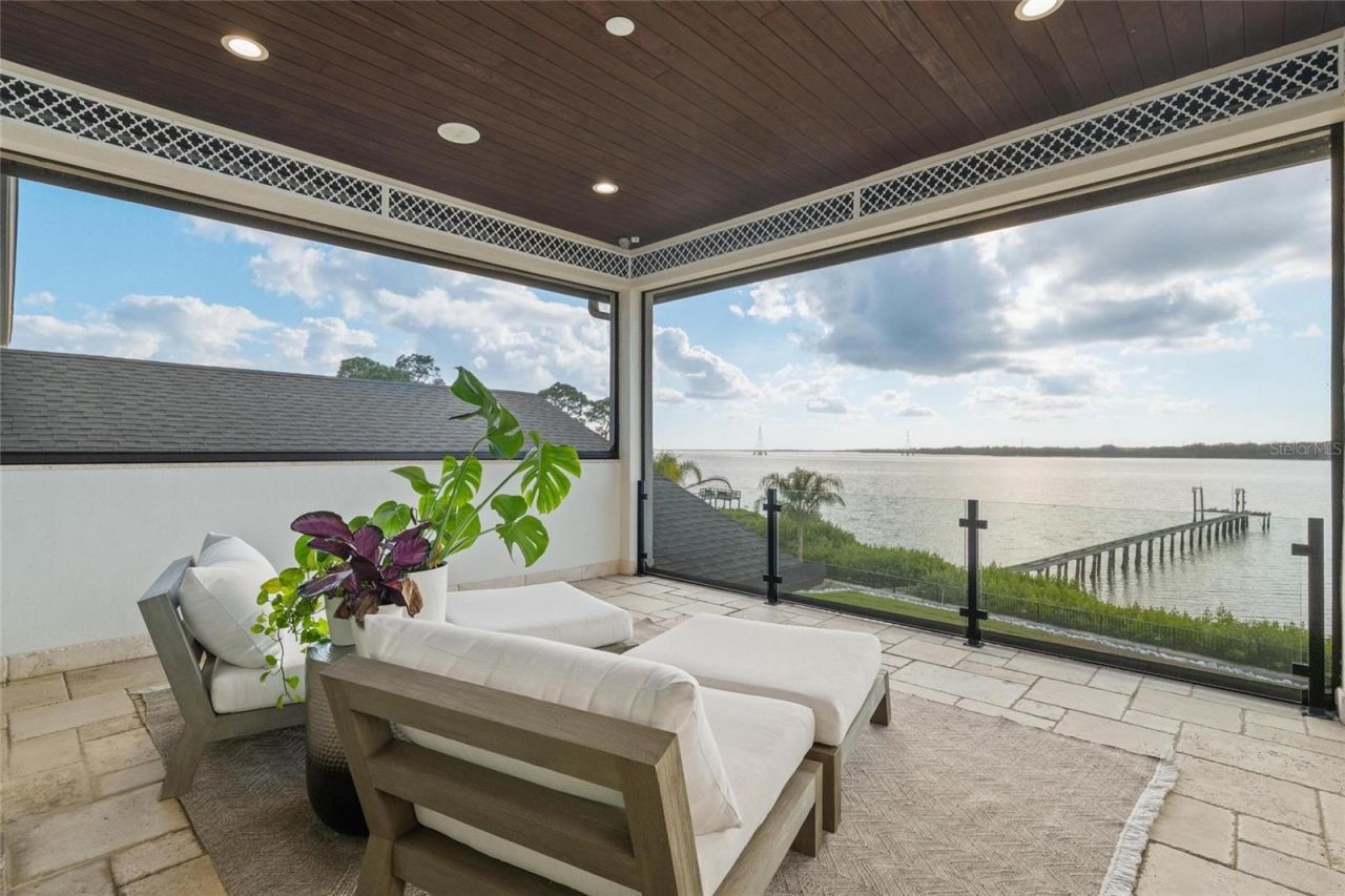 732 Shore Drive E, Oldsmar, FL 34677 Photo