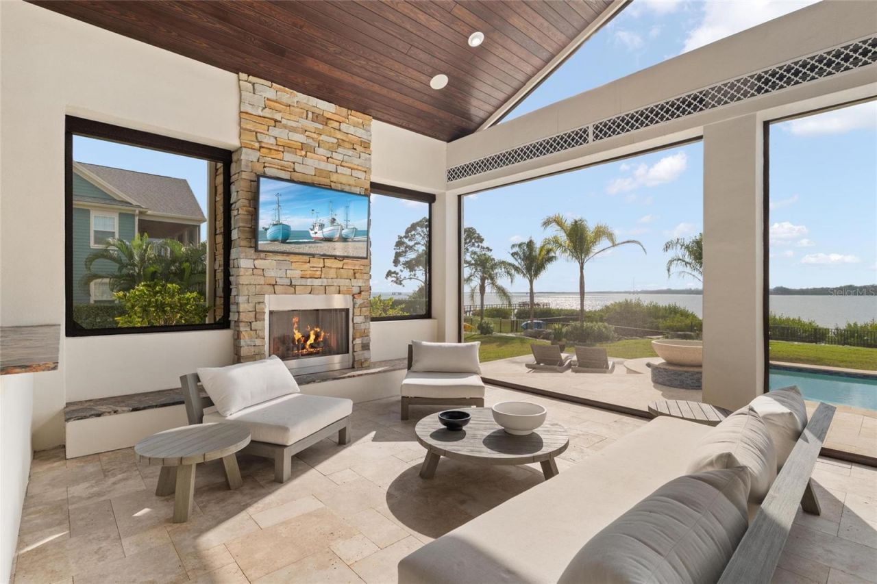 732 Shore Drive E, Oldsmar, FL 34677 Photo