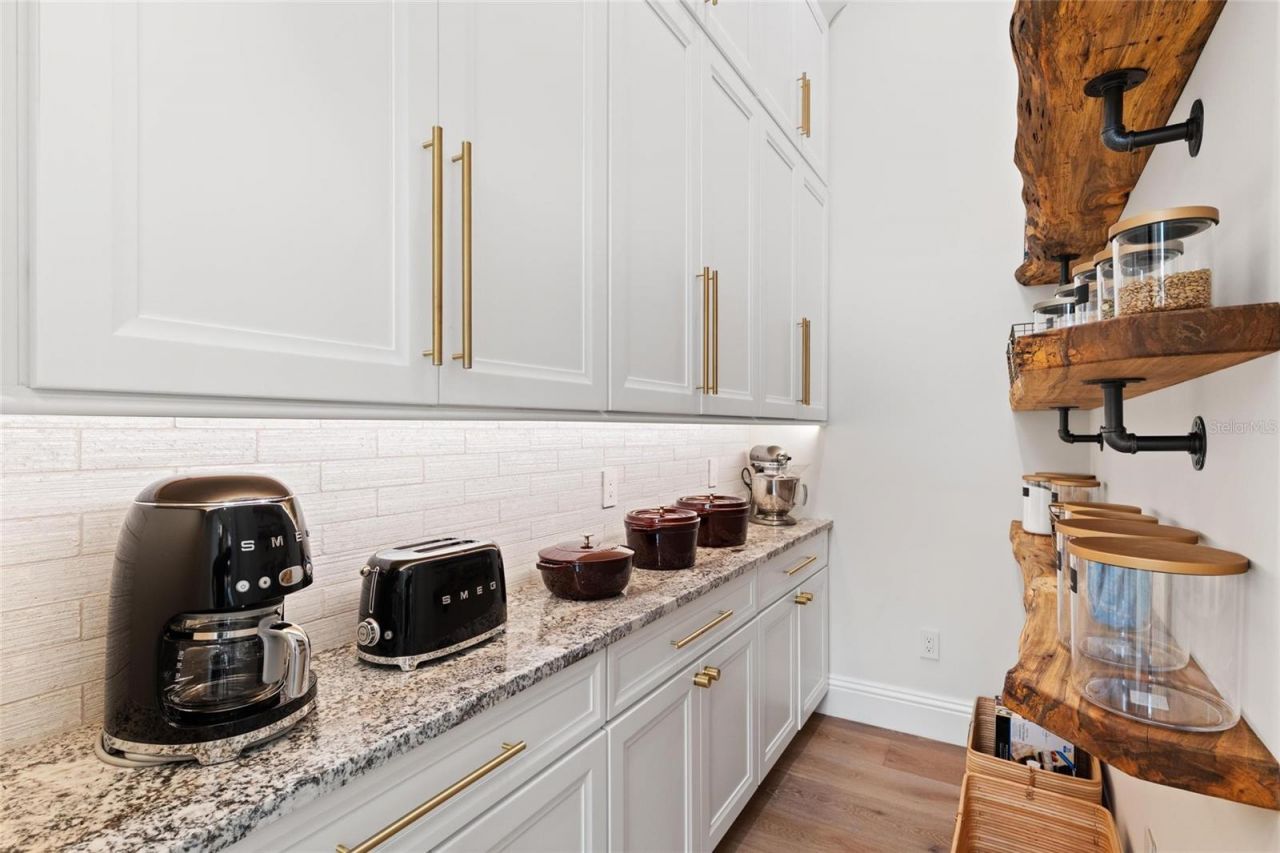 732 Shore Drive E, Oldsmar, FL 34677 Photo