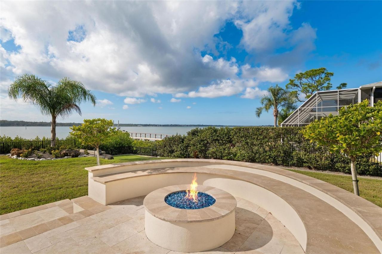 732 Shore Drive E, Oldsmar, FL 34677 Photo