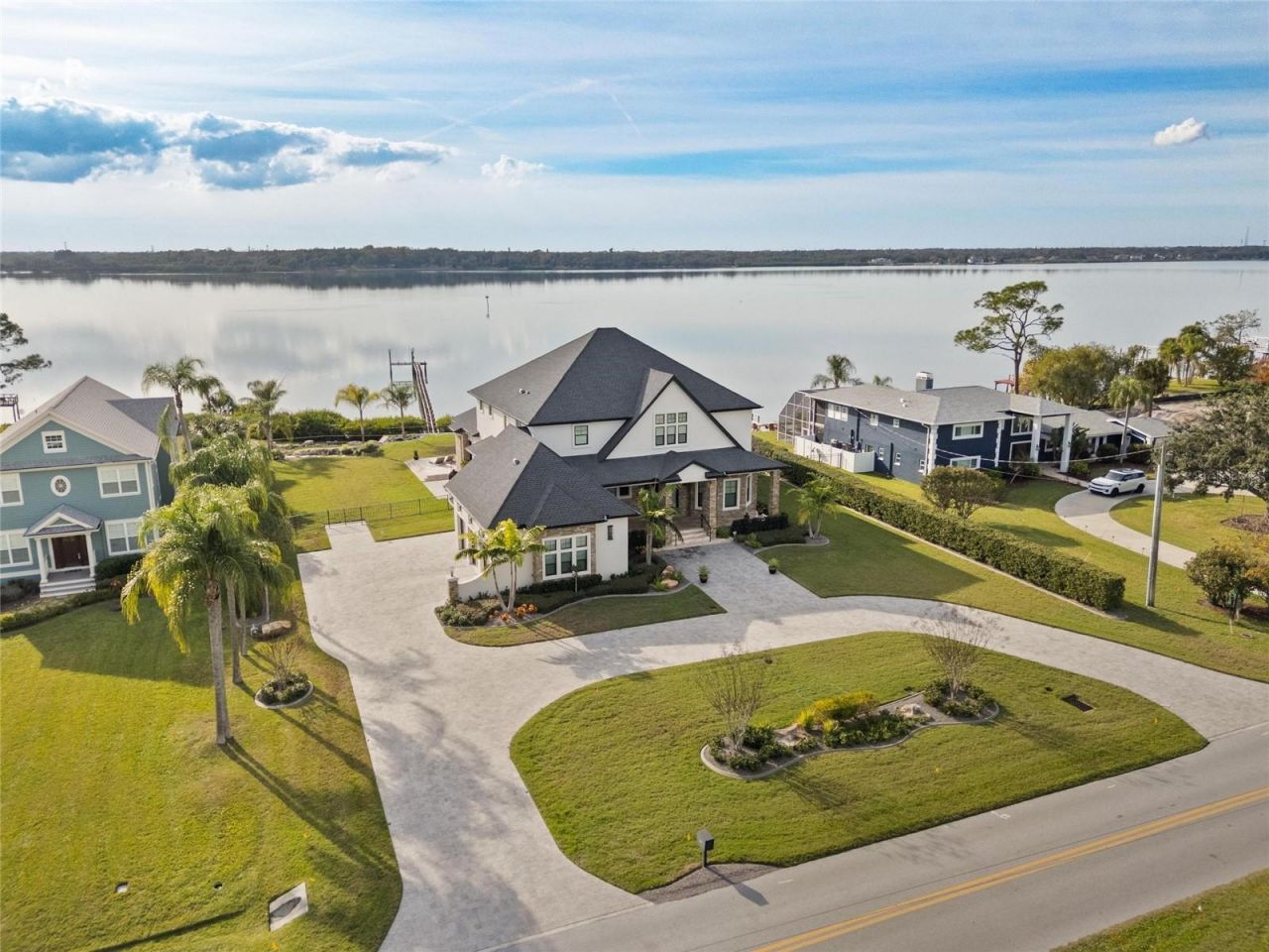 732 Shore Drive E, Oldsmar, FL 34677 Photo