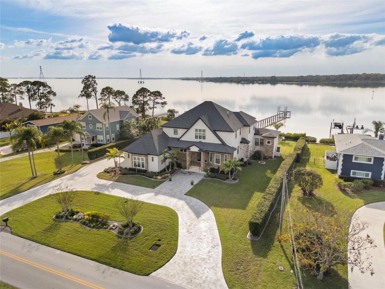 732 Shore Drive E, Oldsmar, FL 34677 Photo