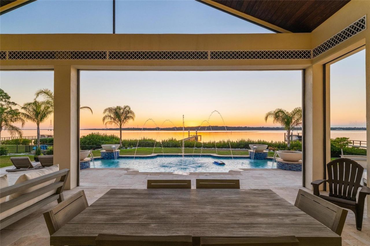 732 Shore Drive E, Oldsmar, FL 34677 Photo