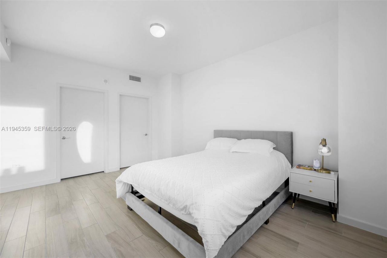 999 SW 1st Ave , Unit 2214, Miami, FL 33130 Photo