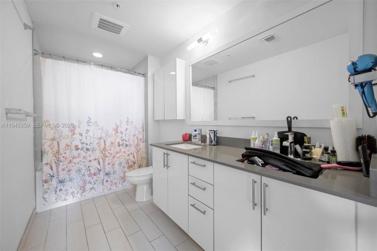 999 SW 1st Ave , Unit 2214, Miami, FL 33130 Photo