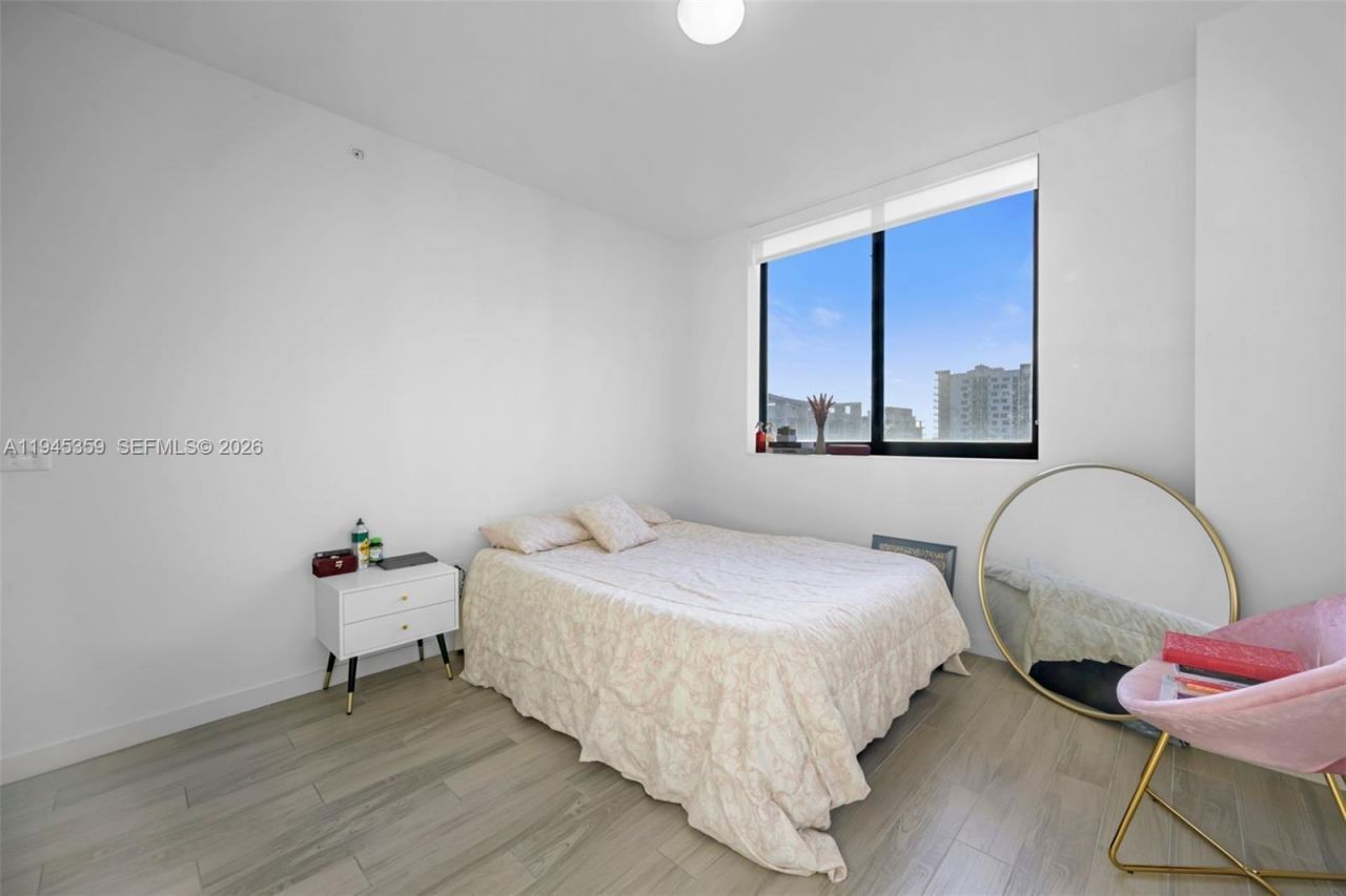 999 SW 1st Ave , Unit 2214, Miami, FL 33130 Photo