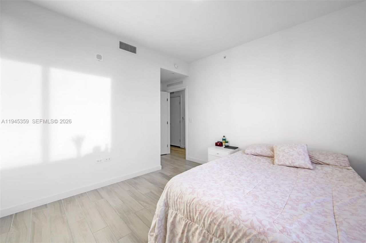 999 SW 1st Ave , Unit 2214, Miami, FL 33130 Photo