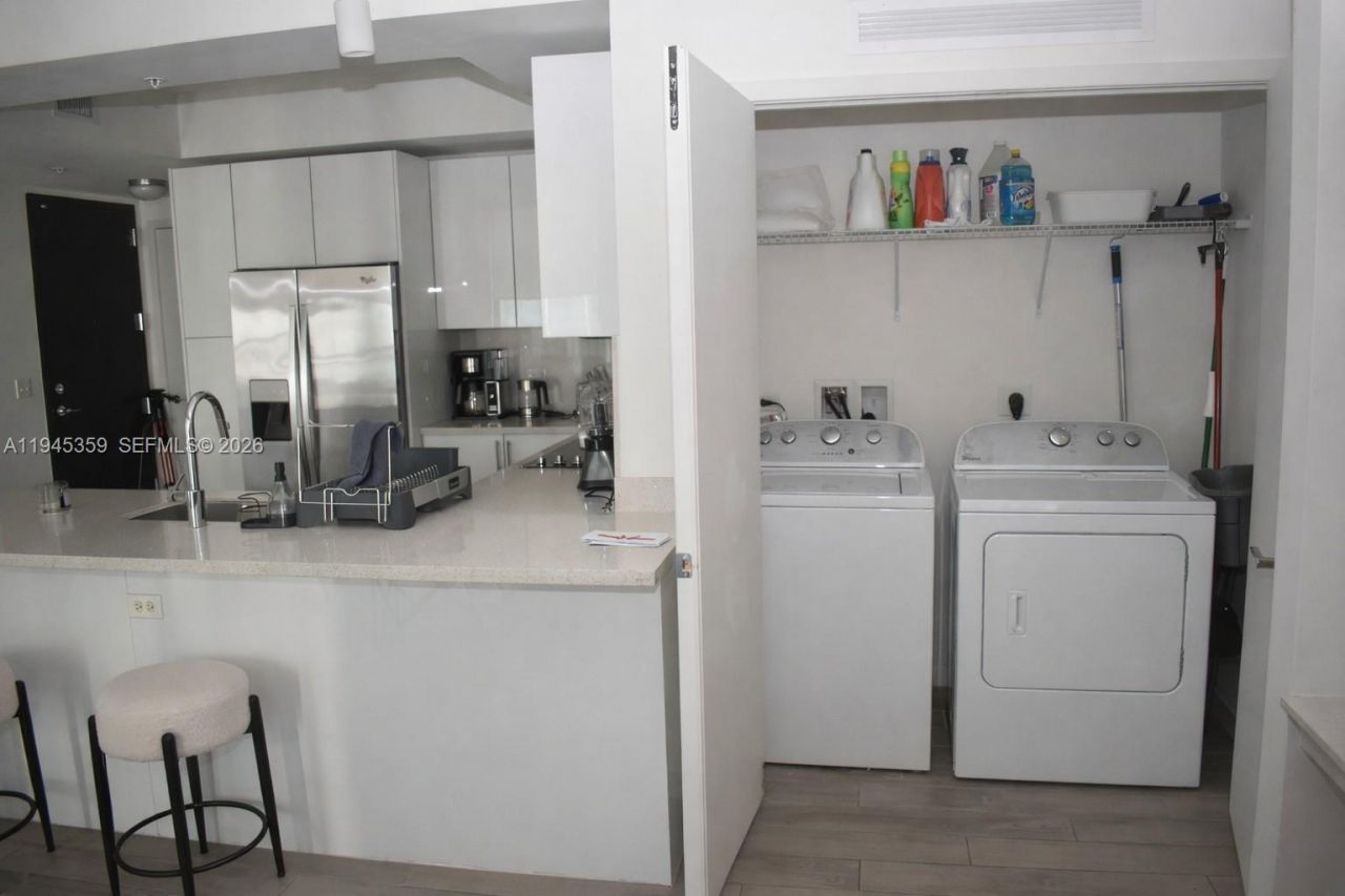 999 SW 1st Ave , Unit 2214, Miami, FL 33130 Photo