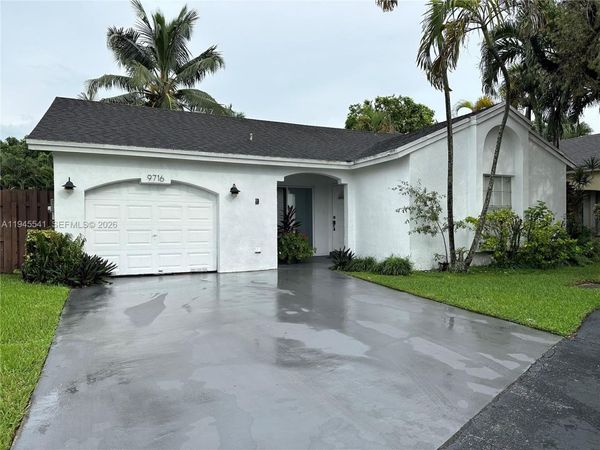 9716 NW 51st Ter, Doral, FL 33178