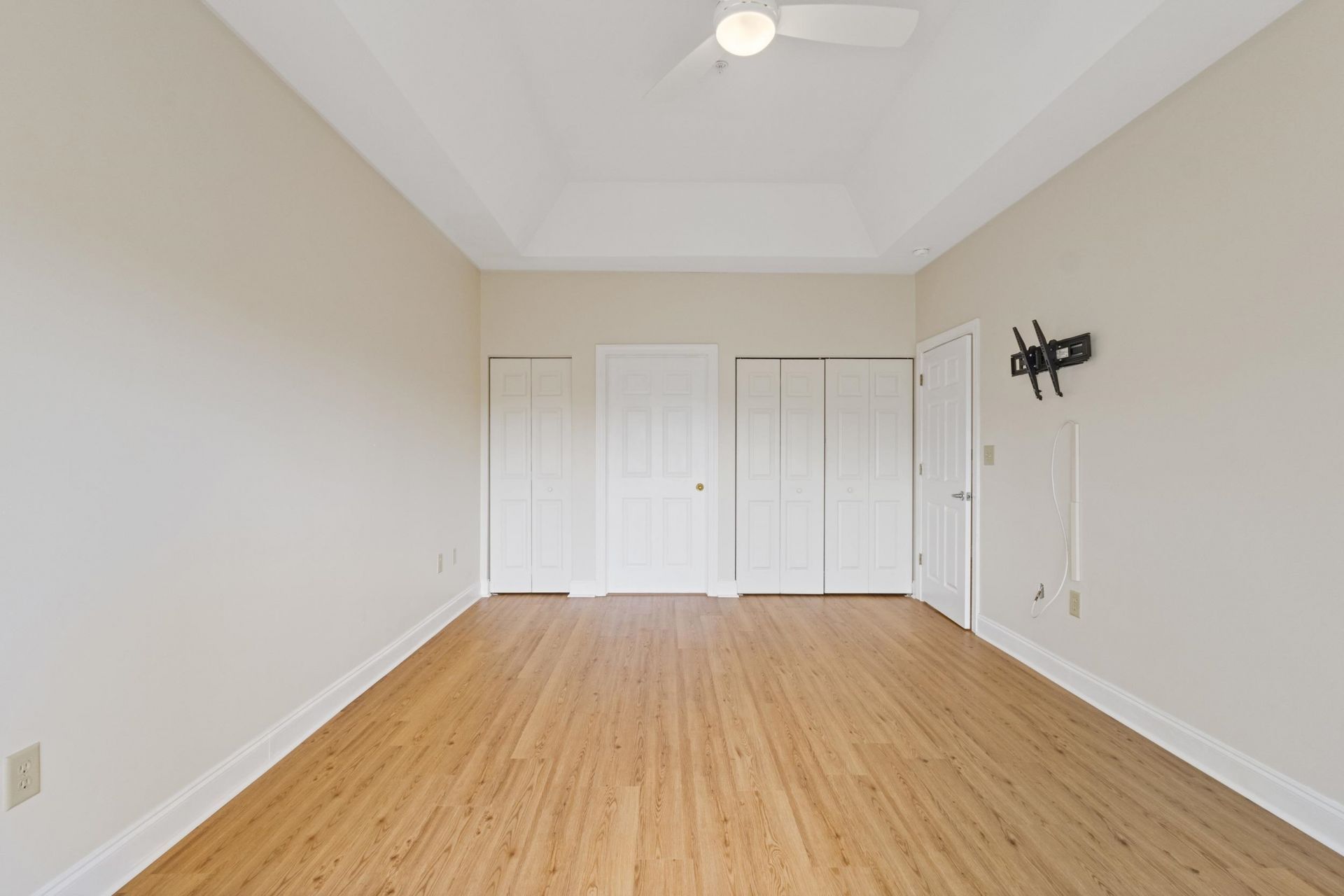 1017 World Tour Blvd. Photo 32