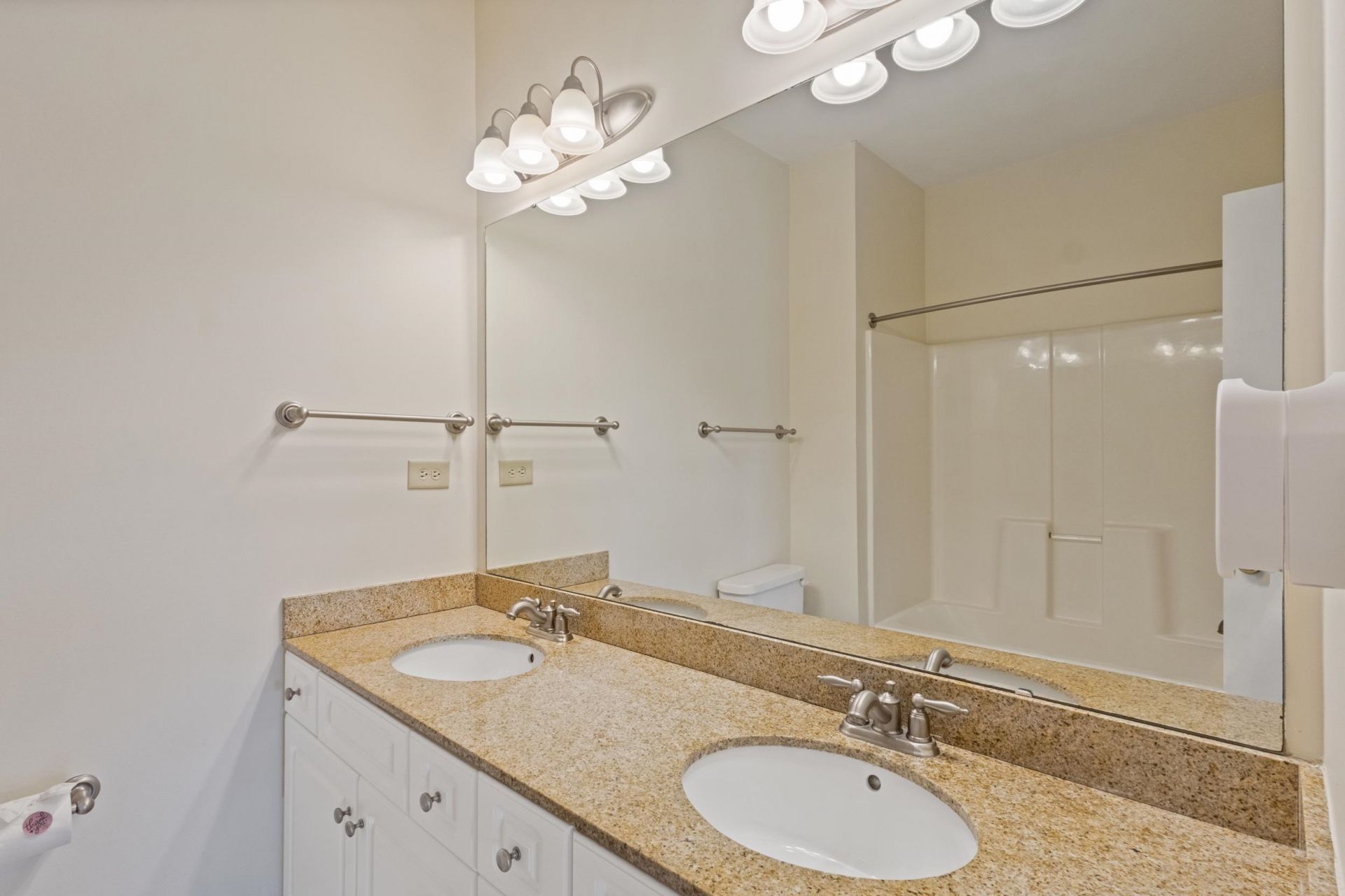 1017 World Tour Blvd. Photo 33