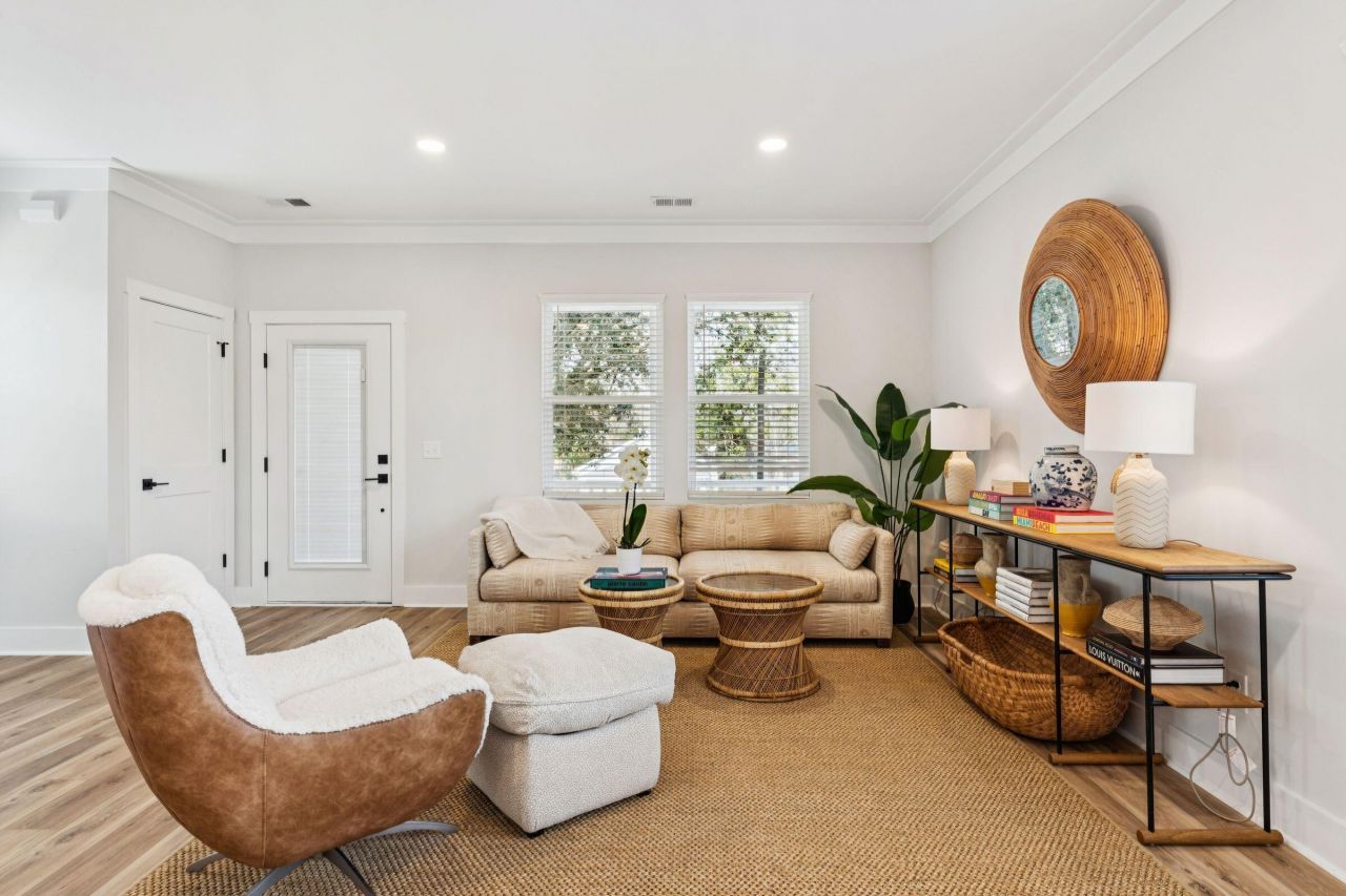 1909 Redwood Street Photo 12