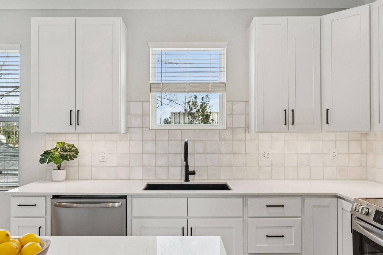 1909 Redwood Street Photo 5