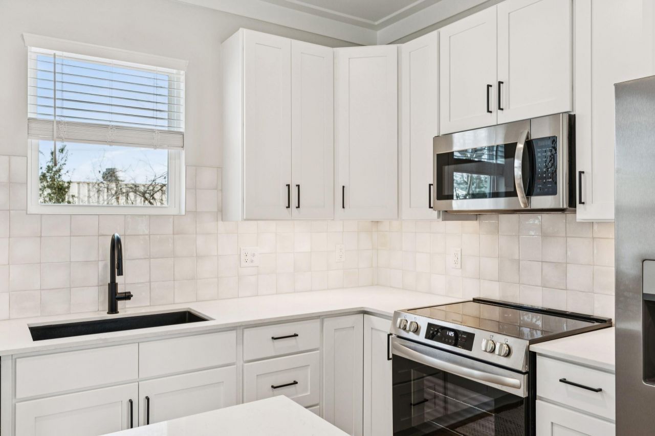 1909 Redwood Street Photo 6