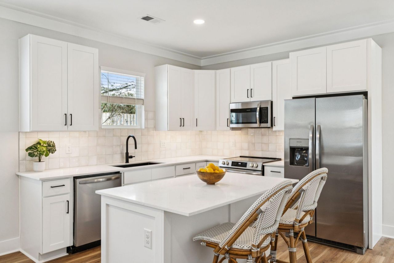 1909 Redwood Street Photo 8