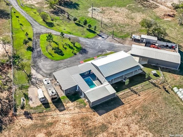 6653 Fm 539, Floresville, TX 78114