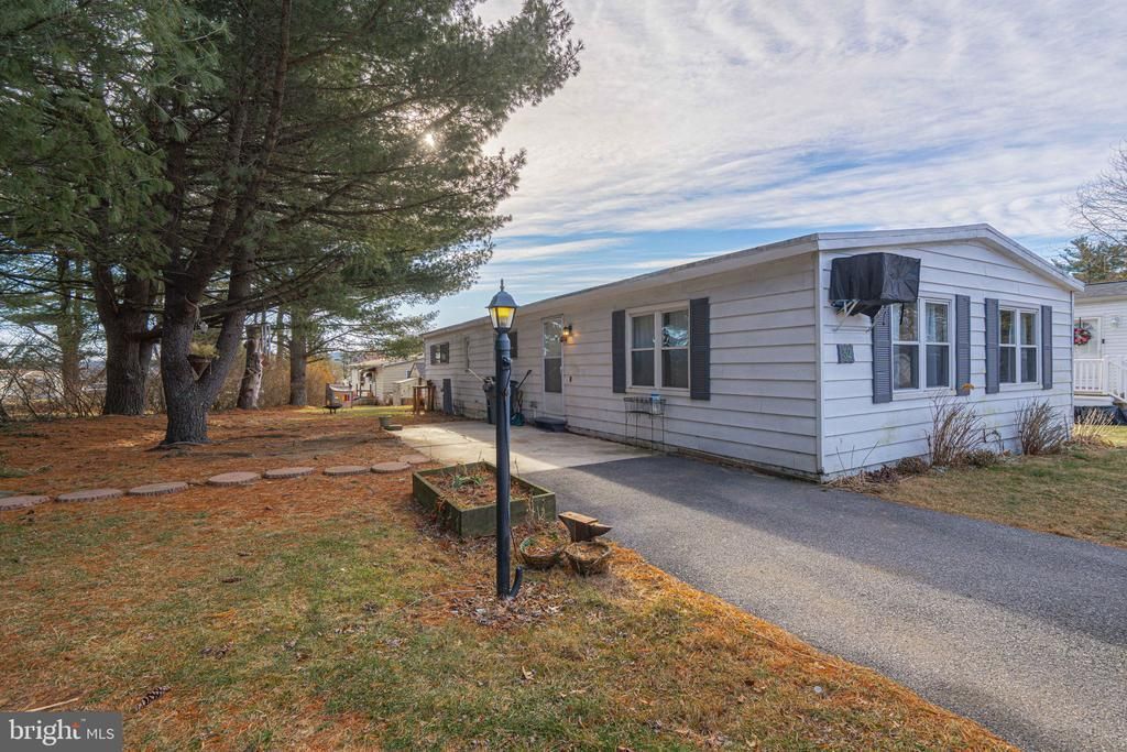 52 W Zimmer Drive, Walnutport, PA 18088 Main Photo