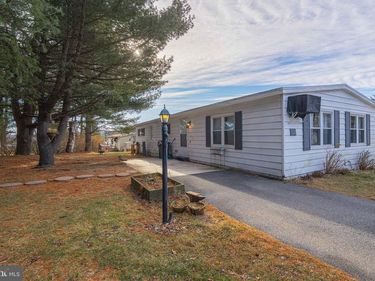 52 W ZIMMER DRIVE, WALNUTPORT, PA 18088