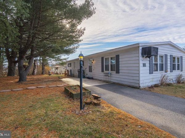 52 W ZIMMER DRIVE, WALNUTPORT, PA 18088