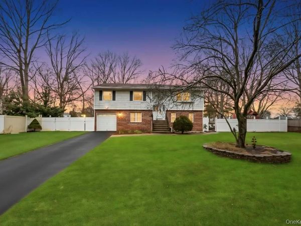 542 Freeman Avenue, Brentwood, NY 11717