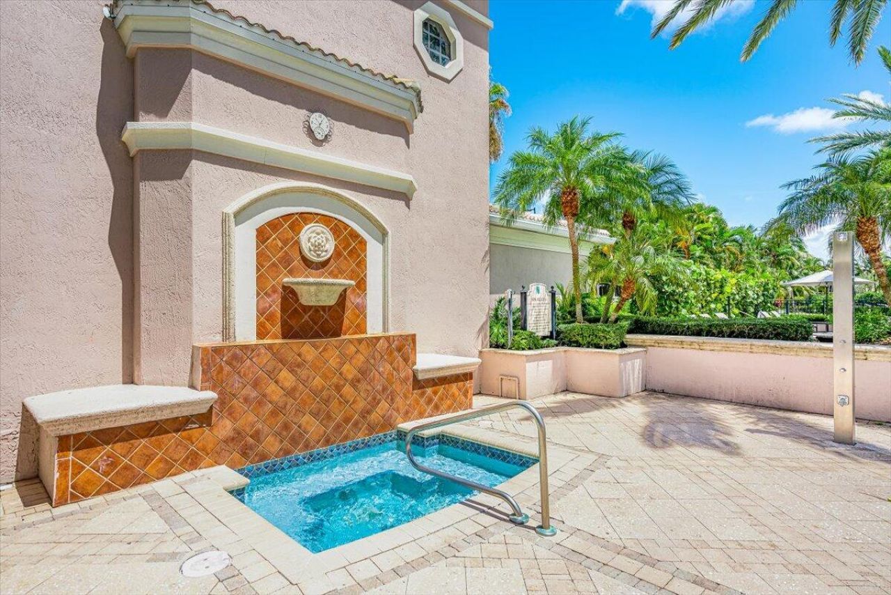 2804 Sarento Place, Unit 303, Palm Beach Gardens, FL 33410 Photo