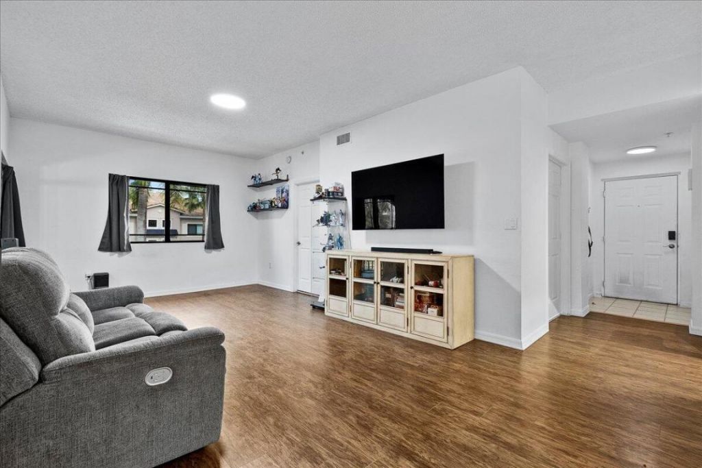 2804 Sarento Place, Unit 303, Palm Beach Gardens, FL 33410 Photo