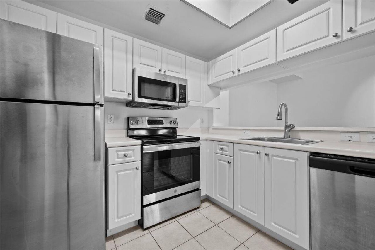 2804 Sarento Place, Unit 303, Palm Beach Gardens, FL 33410 Photo