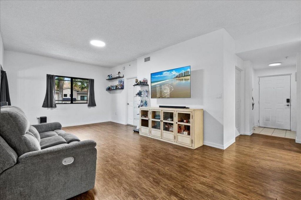 2804 Sarento Place, Unit 303, Palm Beach Gardens, FL 33410 Photo